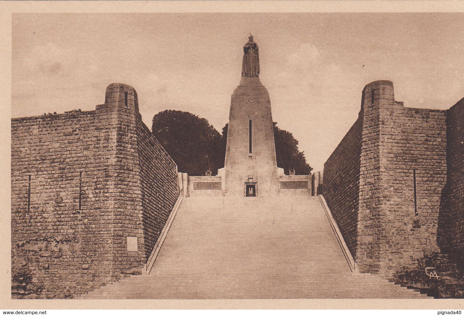 G , Cp , MILITARIA , Monument à La Victoire Et Aux Soldats De VERDUN, Inauguré En 1929 - Monumenti Ai Caduti