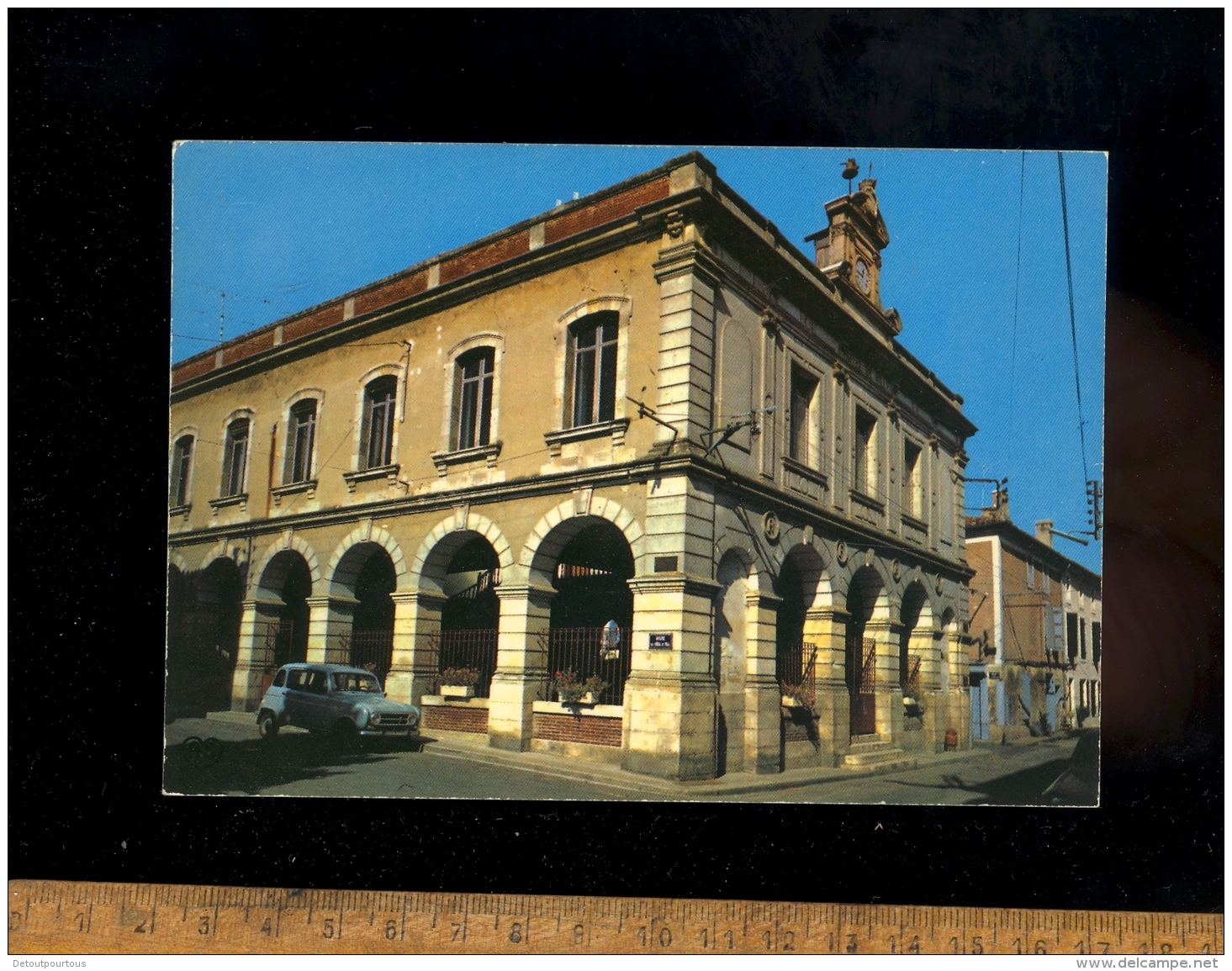 ASTAFFORT Lot Et Garoinne 47 : L'hotel De Ville / Automobile Renault 4L - Astaffort