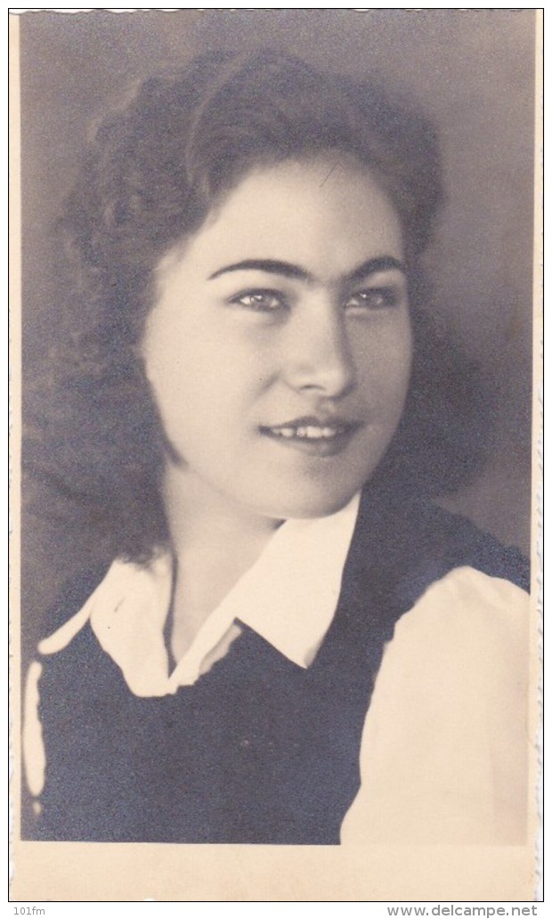 Woman Portrait 1944 - Photographie