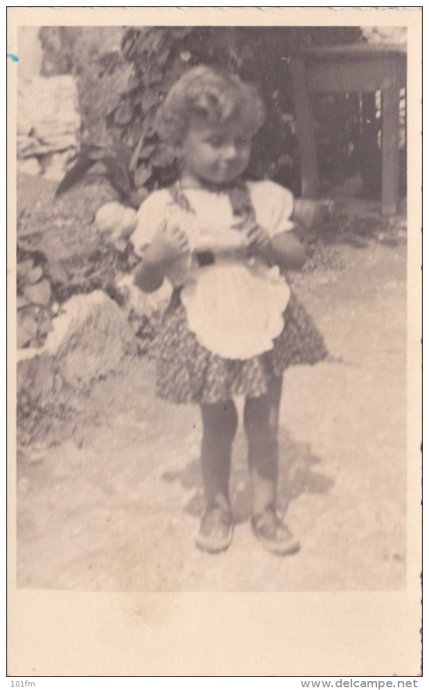 Girl With Doll_Mädchen Mit Puppe - Photographie