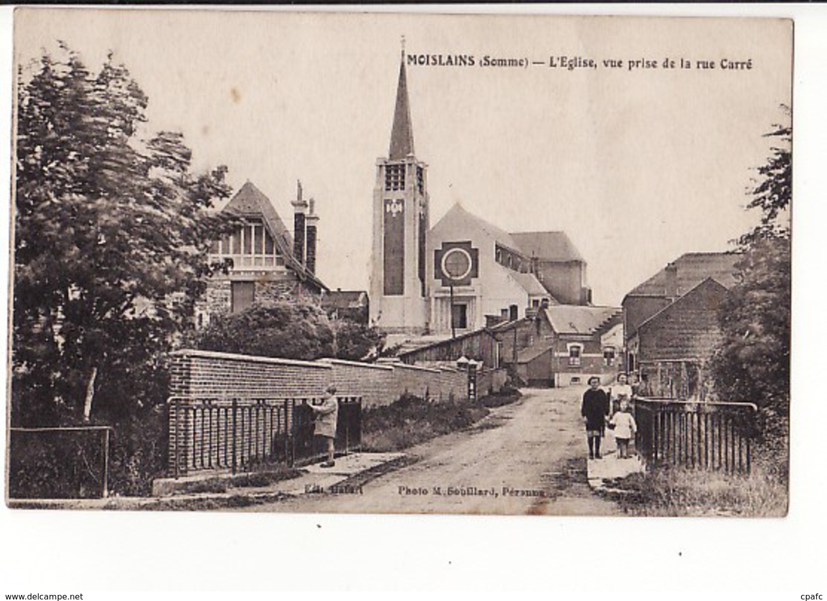 Moislains - L'Eglise, Vue Prise De La Rue Carré - Moislains