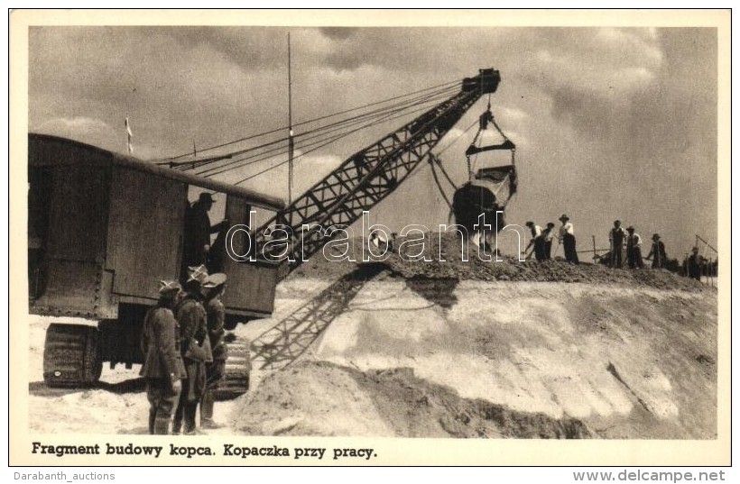 ** T1 Fragment Budowy Kopca. Kopaczka Pprzy Pracy. / Polish Military, Construction Of The Mound, Digger At Work - Sin Clasificación
