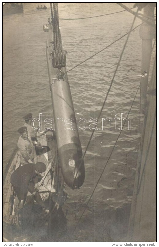 ** T2 Torpedó Beemelése Egy Osztrák-magyar Hadihajóra / Torpedo Launching On An... - Sin Clasificación