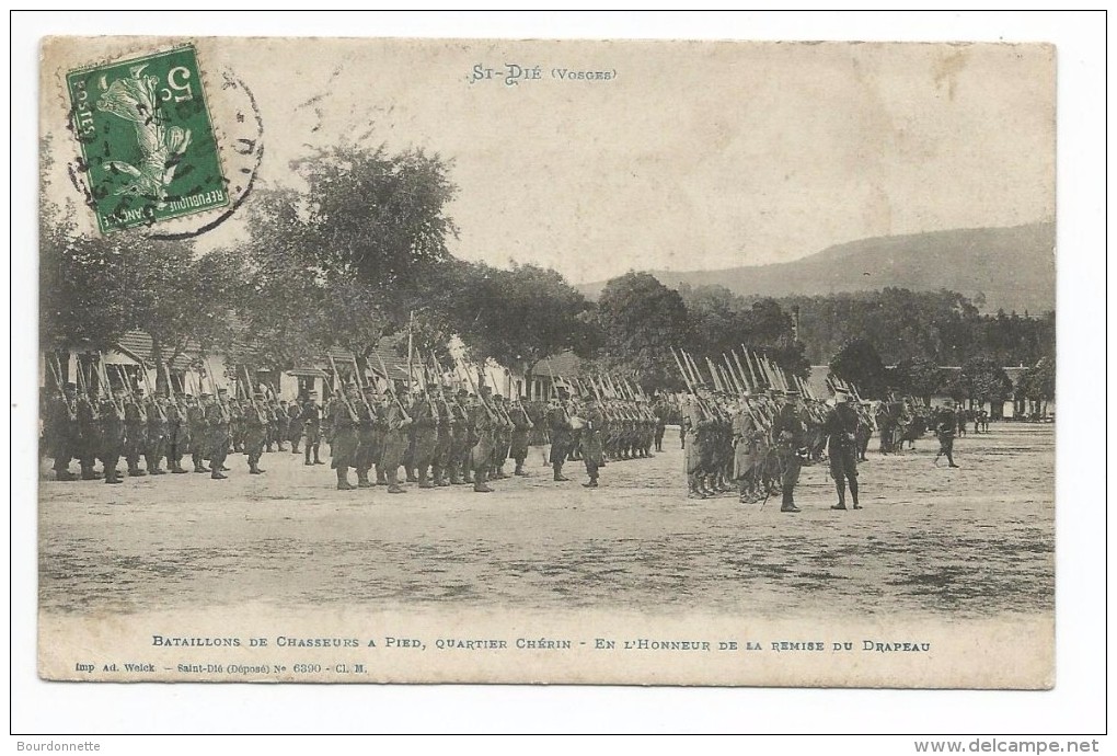 CPA 88 SAINT DIE BATAILLONS DE CHASSEURS A PIED QUARTIER CHERIN EN L'HONNEUR DE LA REMISE DU DRAPEAU (cliché Pas Courant - Saint Die