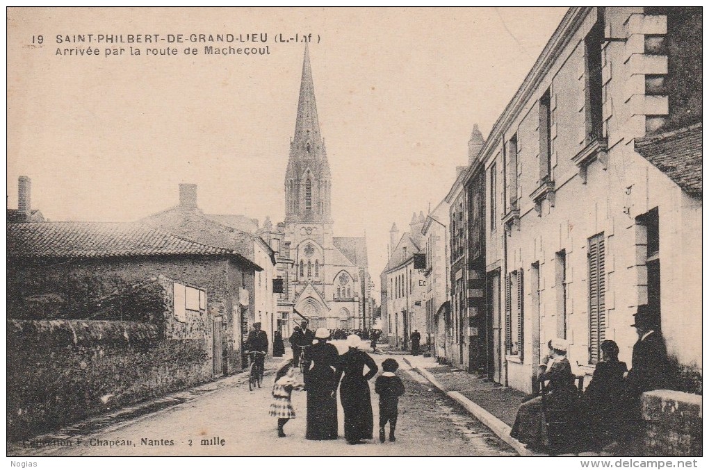 SAINT PHILBERT DE GRAND LIEU - L'ARRIVEE PAR LA ROUTE DE MACHECOUL - TRES BELLE CARTE ANIMEE - L'EGLISE -  TOP !!! - Saint-Philbert-de-Grand-Lieu