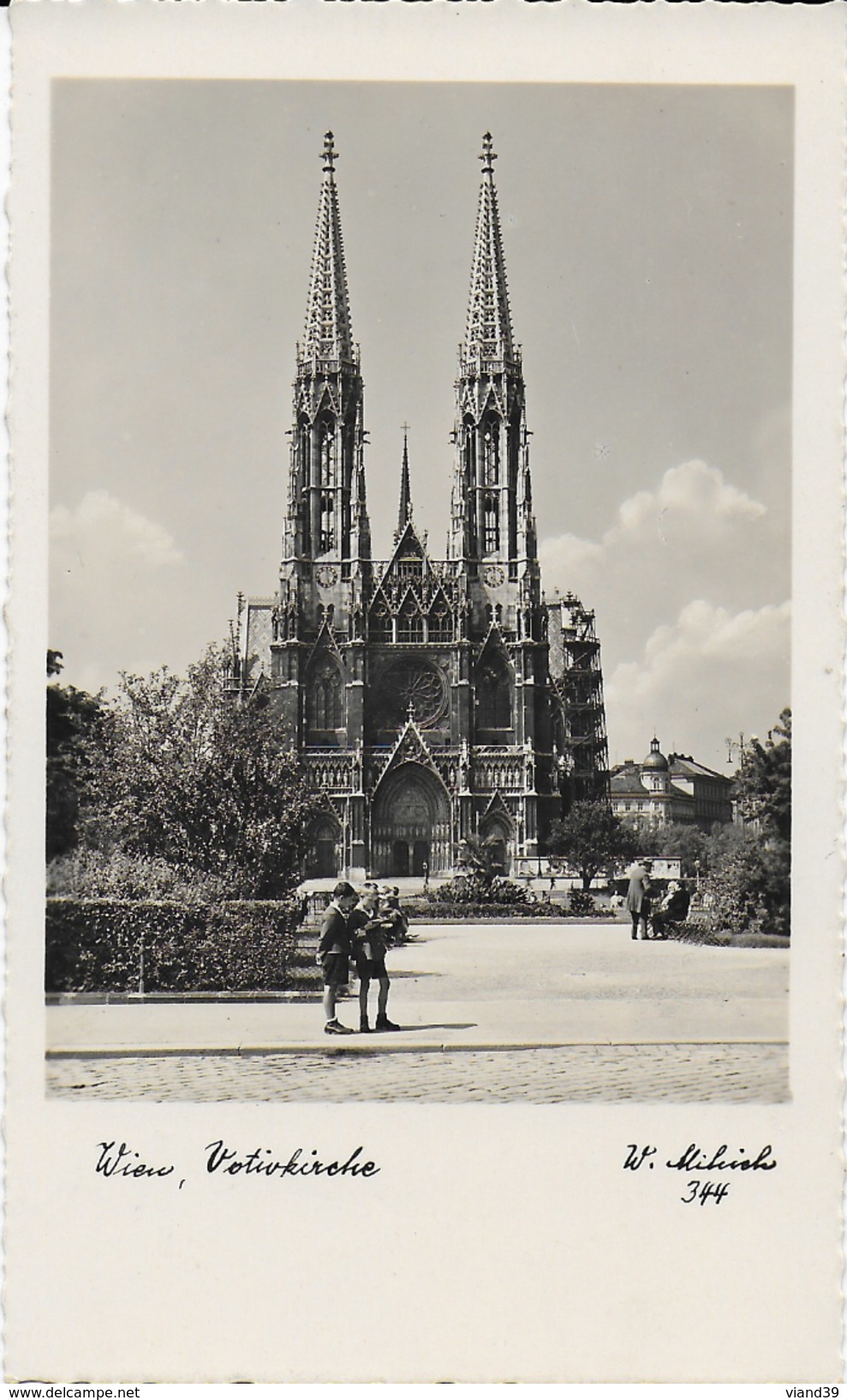 Wien - Votivkirche   Photo Walter Mihich - Wien Mitte