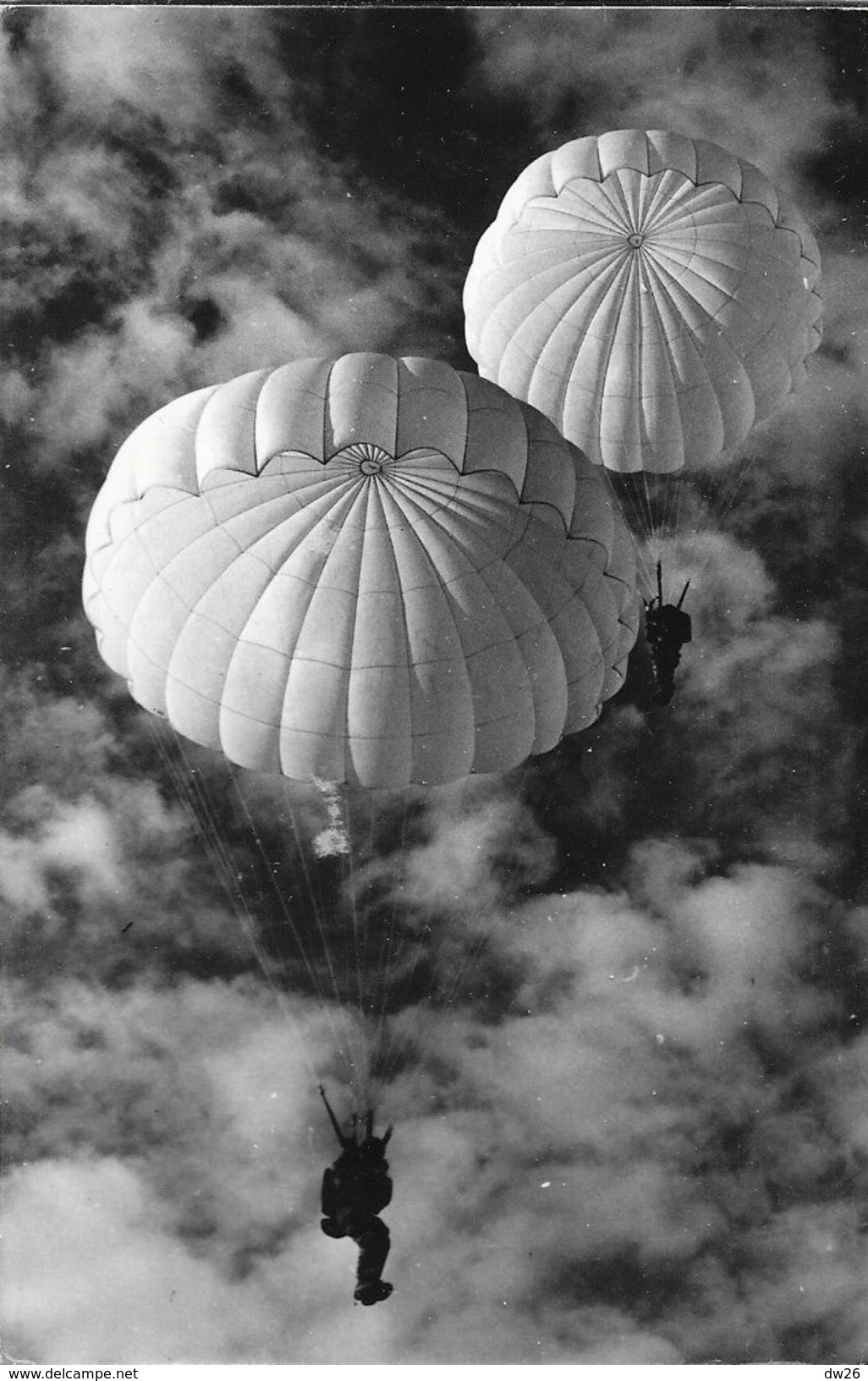 Parachutisme - 2 Parachutes (militaires) - Fallschirmspringen