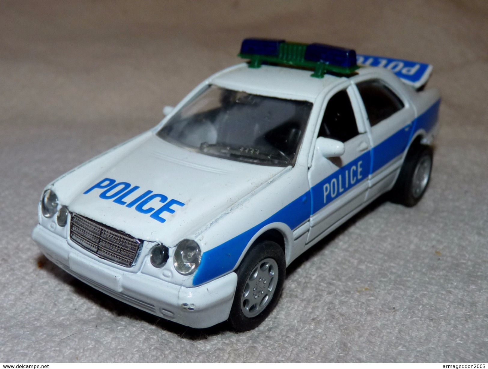 ANCIENNE VOITURE WEELY MINIATURE 1 / 43 / MERCEDES BENZ E 320 POLICE - Welly