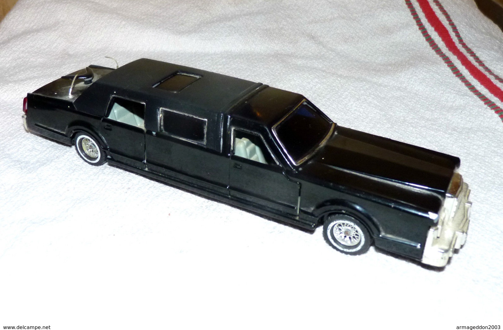 ANCIENNE VIEILLE VOITURE MAJORETTE MINIATURE 1 /32 / LIMOUSINE - Echelle 1:32