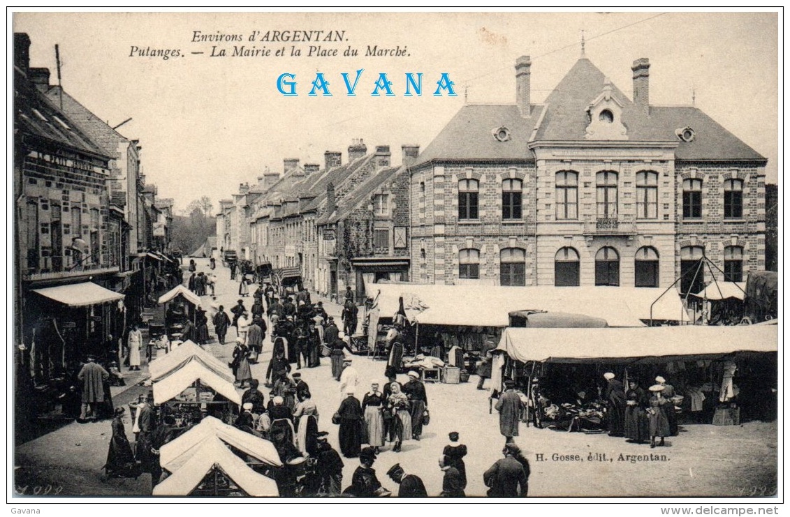 61 Environs D'Argentan - PUTANGES - La Mairie Et La Place Du Marché - Altri & Non Classificati