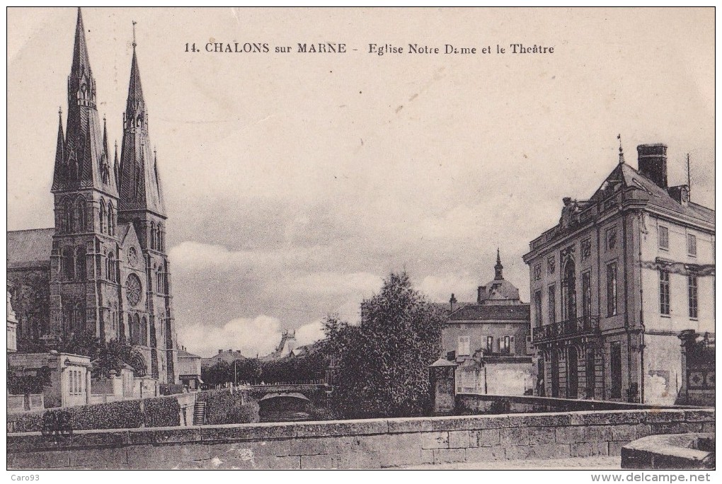 Châlons Sur Marne Eglise Notre Dame Et Le Théatre - Châlons-sur-Marne