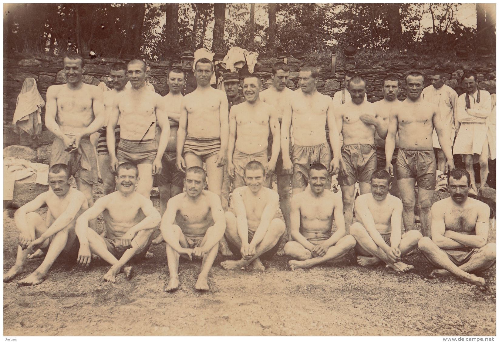 Grande Photo Bain Militaire Bas De La Rivière à Mortlaix Finistère Bretagne - Guerre, Militaire