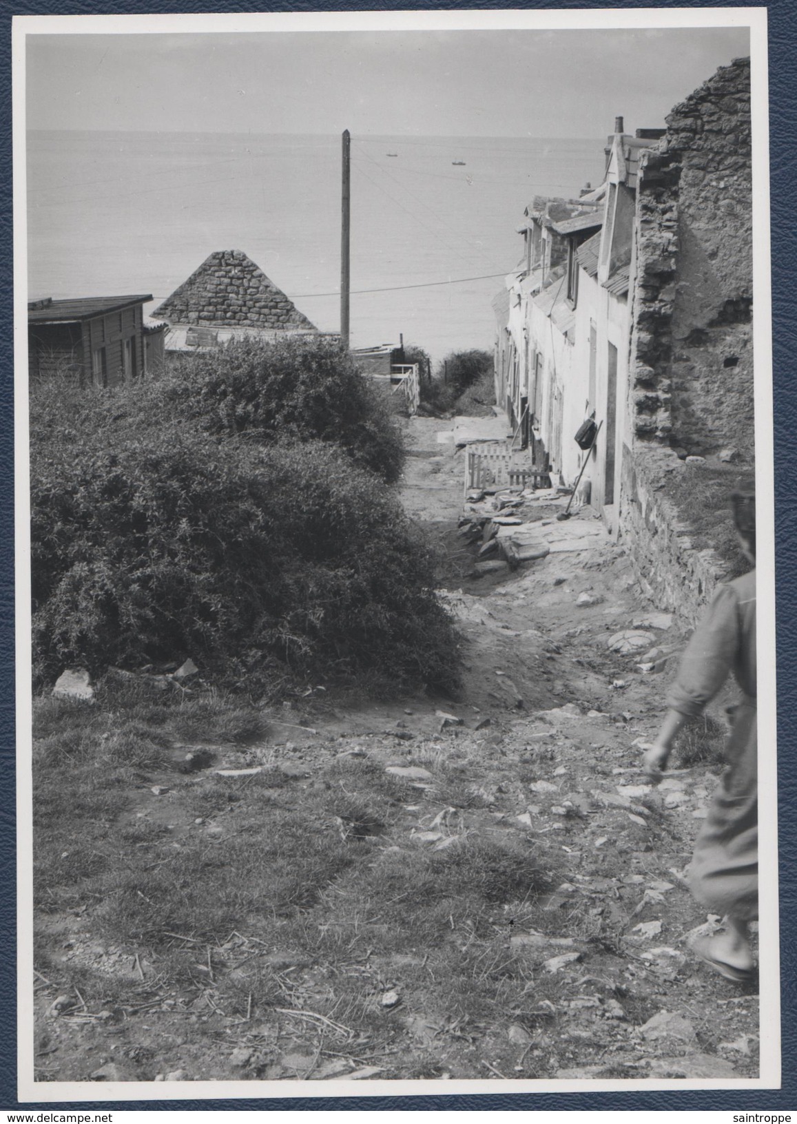 Equihen, Vieilles Maisons Sur La Falaise. - Lieux