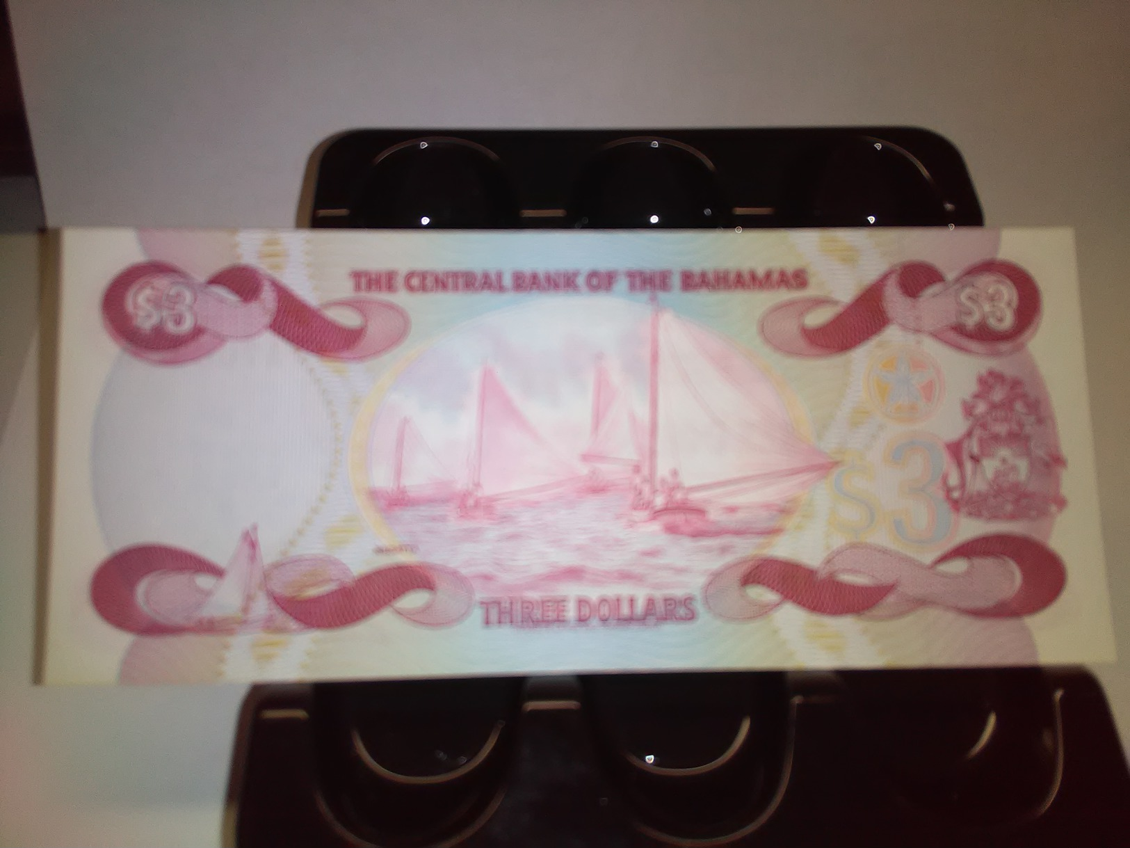 BAHAMAS 1984 $3 UNC P-44 BANKNOTE  LOC#A1152 - Bahamas