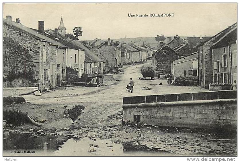 -ref-N48-  Haute Marne - Rolampont - Une Rue - Carte Bon Etat - - Autres & Non Classés