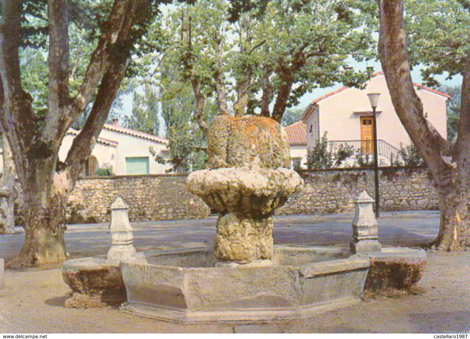 PERNES-les-FONTAINES (Vaucluse) - Vieille Fontaine - Pernes Les Fontaines