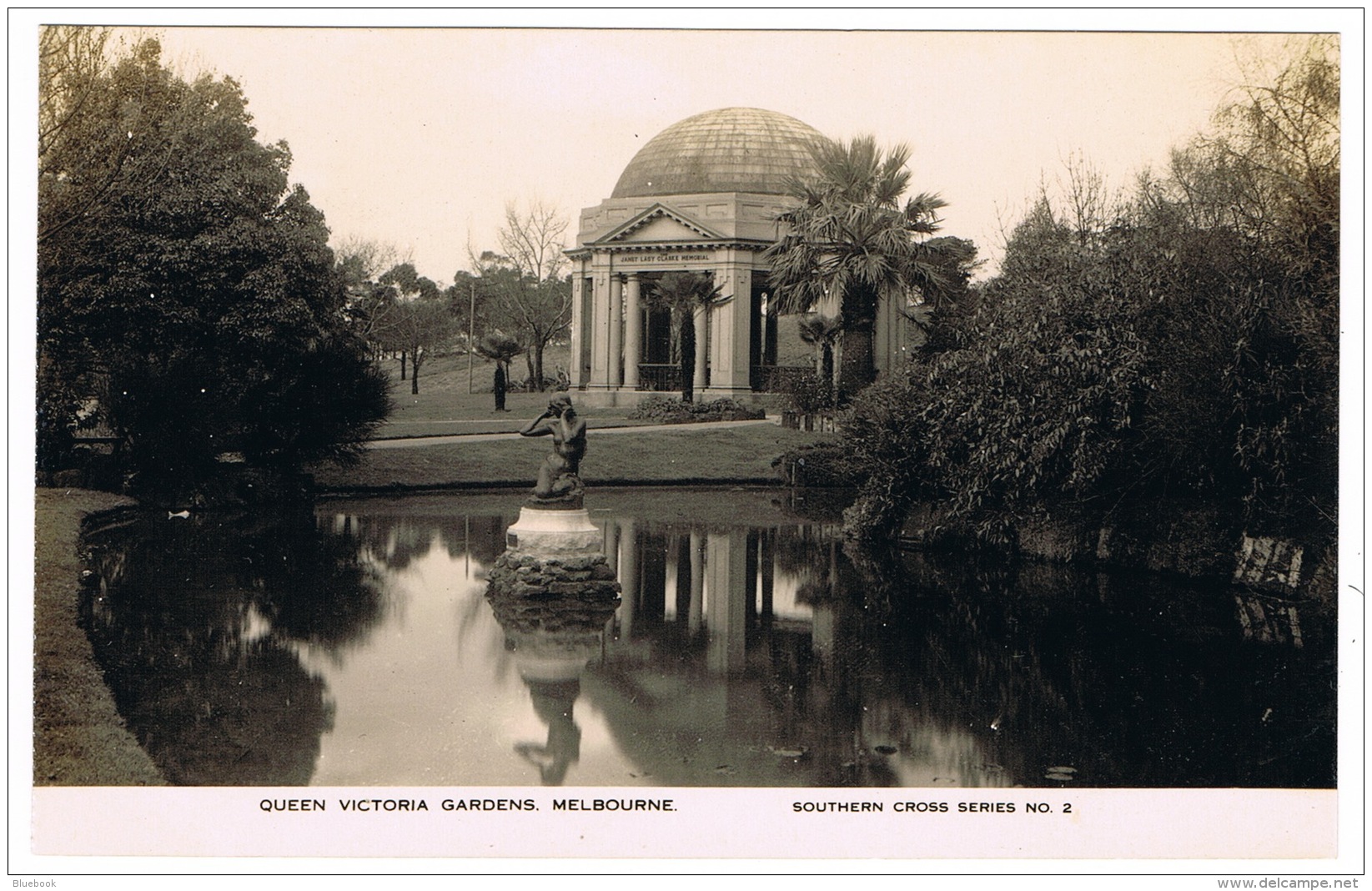 RB 1126 -  Early Real Photo Postcard - Queen Victoria Gardens Melbourne - Australia - Melbourne