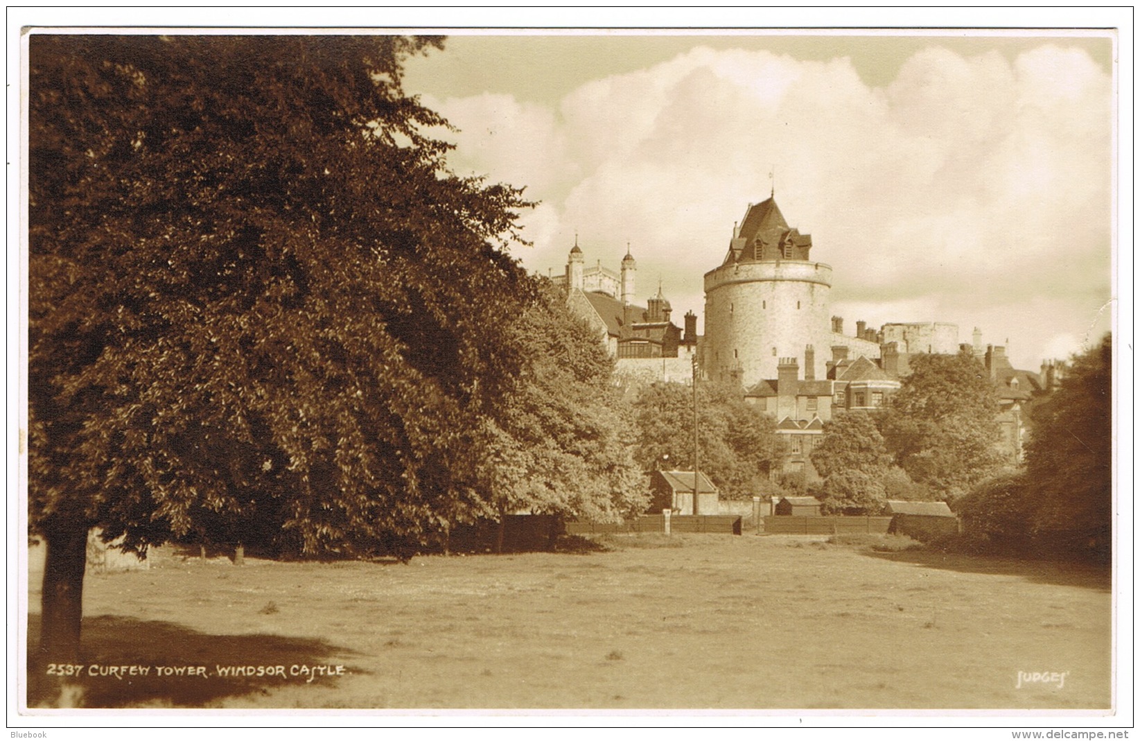 RB 1126 - Judges Real Photo Postcard - Curfew Tower Windsor Castle - Berkshire - Windsor Castle