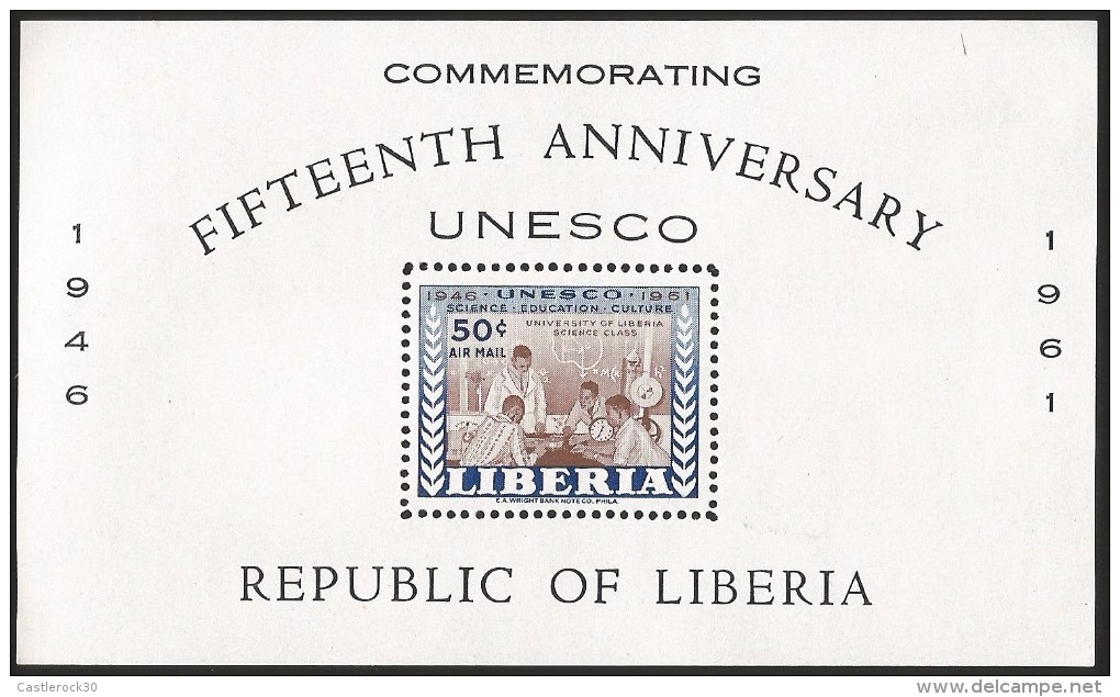 B)1961 LIBERIA, PEOPLE, SCIENCE, LEARN,  UNIVERSITY OF LIBERIA SCIENCE CLASS, 15TH ANNIV. OF UNESCO, SOUVENIR SHEET, MIN - Liberia