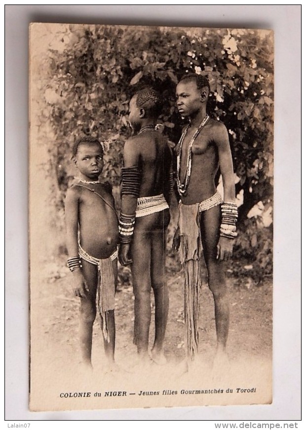 Carte Postale Ancienne : Colonie Du NIGER : Jeunes Filles Gourmantchés Du Torodi, Seins Nus - Niger