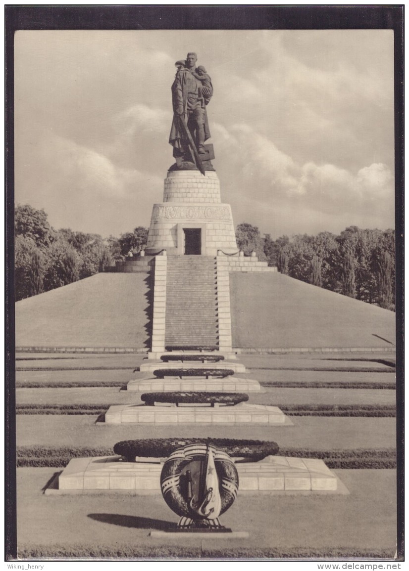 Berlin Treptow - S/w Sowjetisches Ehrenmal 13 - Treptow