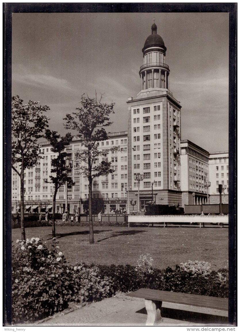 Berlin Friedrichshain - S/w Am Frankfurter Tor  In Der Karl Marx Allee  Fotokarte - Friedrichshain