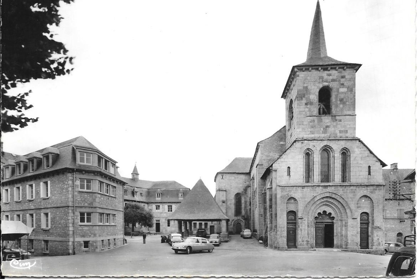 MEYMAC / LA PLACE DE L'EGLISE / A14 - Autres & Non Classés