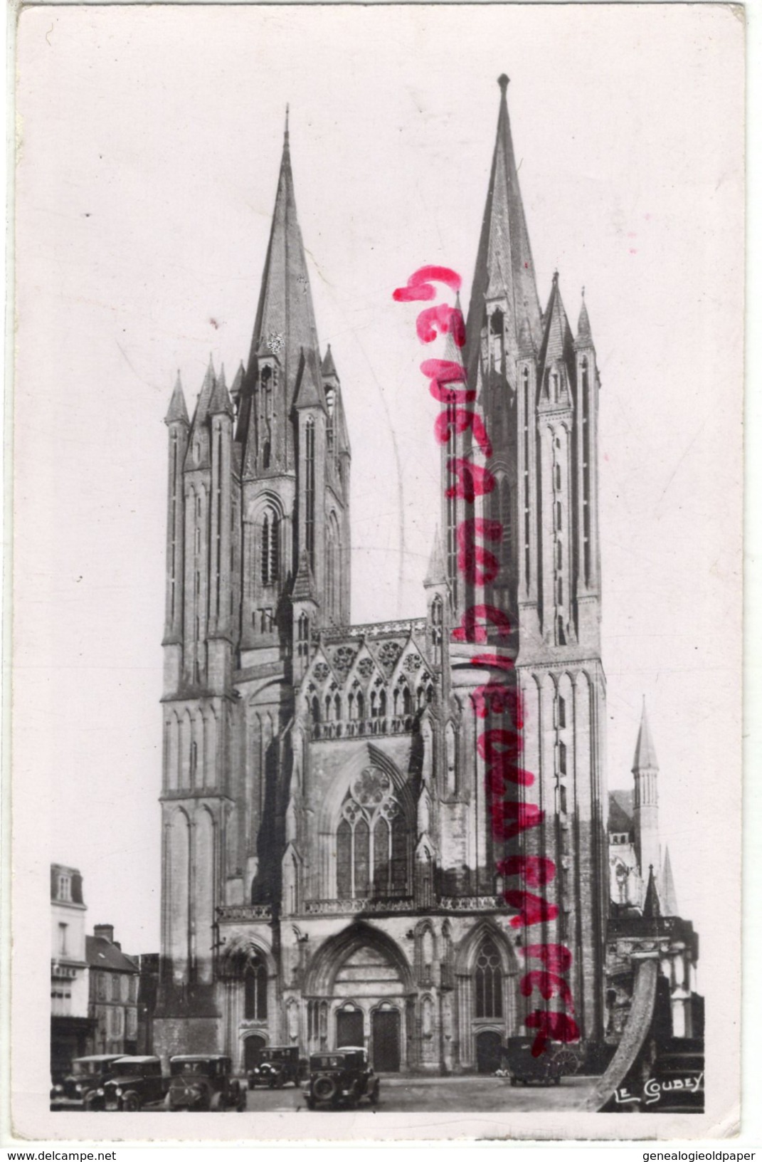 50 - COUTANCES - LA CATHEDRALE  - AUTOMOBILE  CARTE PHOTO 1953 - Coutances