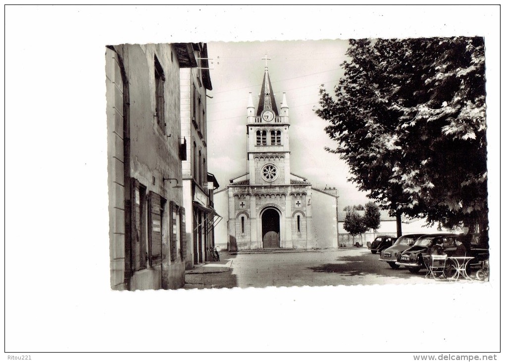 Cpsm - 69 - Vaulx En Velin - L'Eglise - Voitures Terrasse Animée - Publicité BERGER - CELLARD 22085 - Vaux-en-Velin