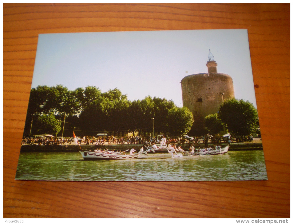 Joutes Sur Le Canal à Aigues Mortes, Gard; Jousts, Schifferstechen - Autres & Non Classés