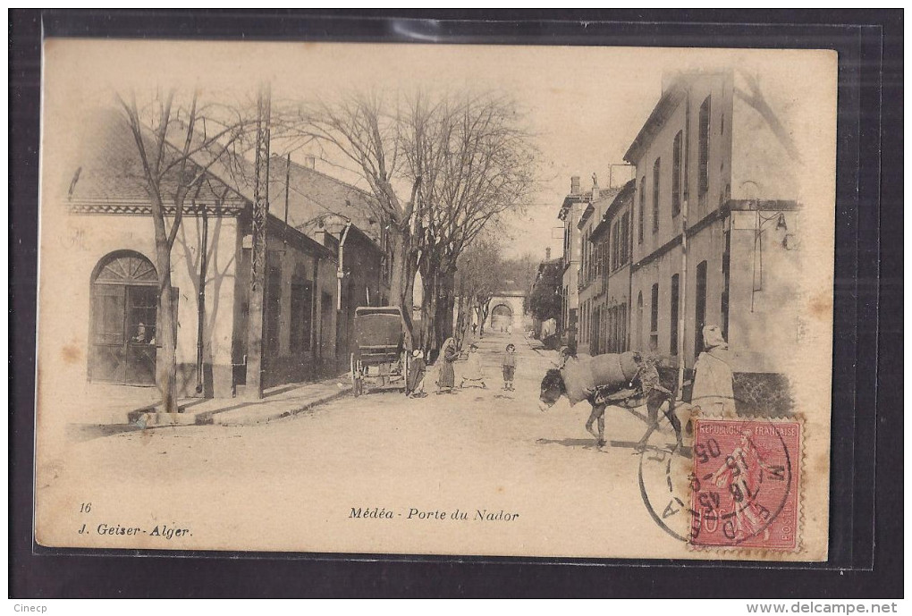 CPA ALGERIE - MEDEA - Porte Du Nador - Très Jolie ANIMATION D'une Petite Rue - Médéa