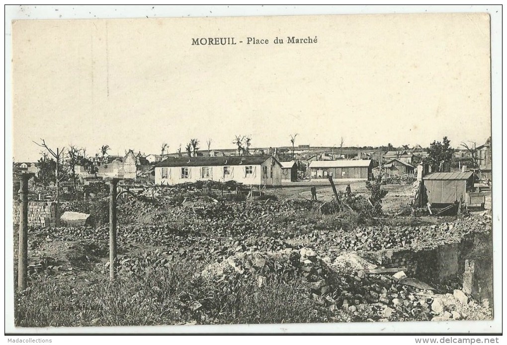 Moreuil (80.Somme)  Place Du Marché - Moreuil