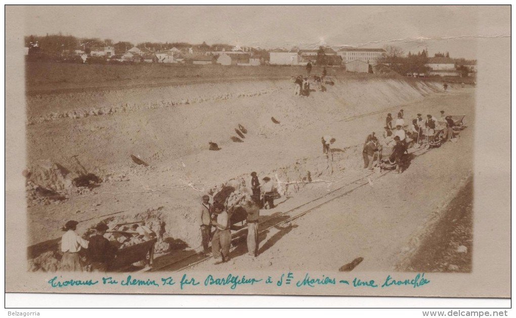 BARBEZIEUX  -  CARTE PHOTO  :  TRAVAUX DU CHEMIN DE FER BARBEZIEUX à St. MARIENS - UNE TRANCHEE, TRES RARE, VOIR SCANS - Sonstige & Ohne Zuordnung