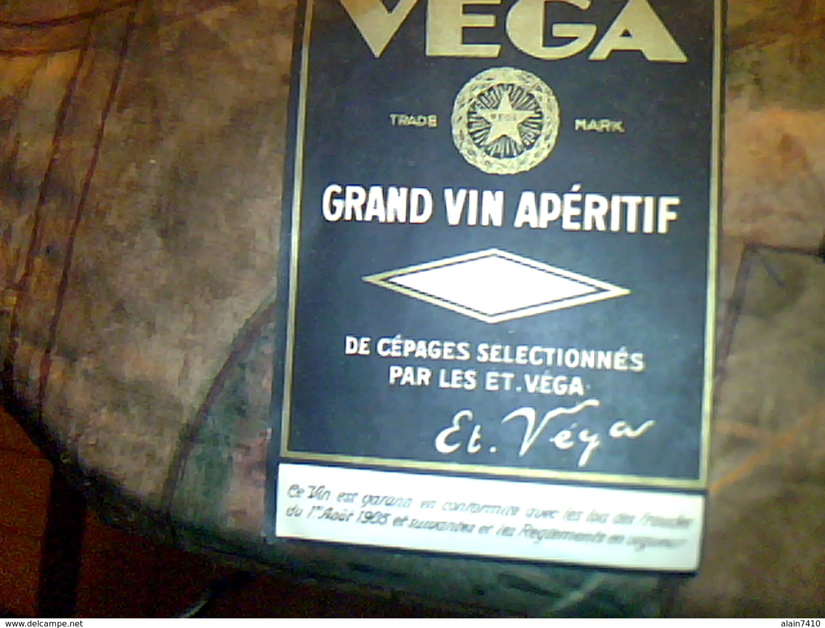 Vieux Papier Etiquette De Vin  Non Utilisée Vin Aperitif Vega Blanc - Alcohols & Spirits