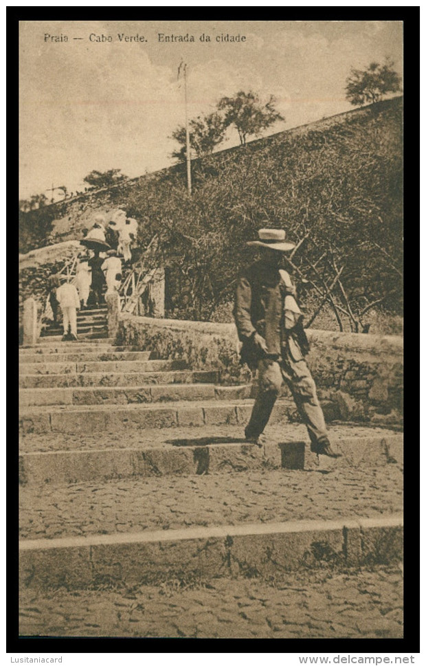 SANTIAGO - PRAIA - Entrada Da Cidade   ( Ed. Exc. Levy & Irmãos Nº12)   Carte Postale - Cap Verde