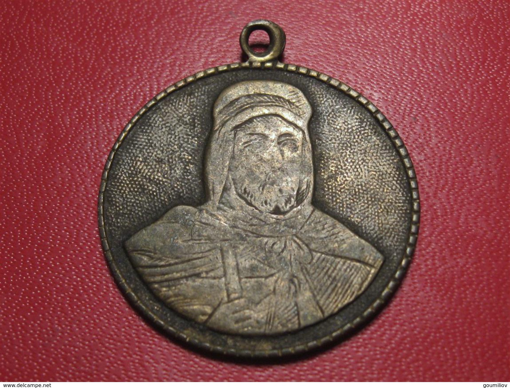 Médaille Femme Voilée Et Homme - Peut-être Turque - à Identifier 8396 - Non Classés
