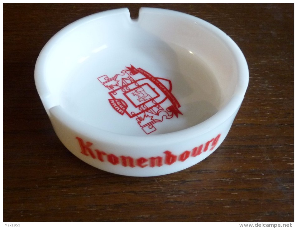 CENDRIER - KRONENBOURG --    Blanc, Rond, Diàmètre 13 Cm, Ht: 4 Cm, Opalex - Cendriers