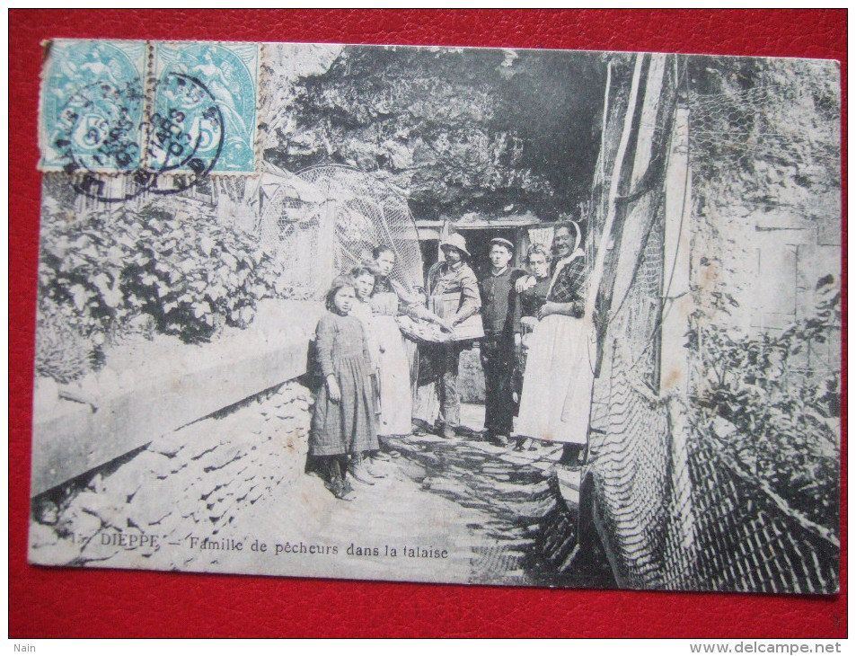 76 - DIEPPE - " FAMILLE DE PECHEURS DANS LA FALAISE " - - Dieppe