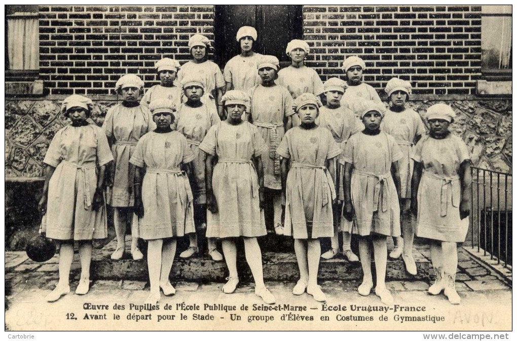 AVON-FONTAINEBLEAU Ecole Uruguay-France,,,Très Animée Gymnastique Fillettes Elèves - Avon