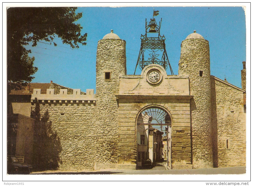 Camaret (84) La Vieille Porte Et L'horloge - Camaret Sur Aigues