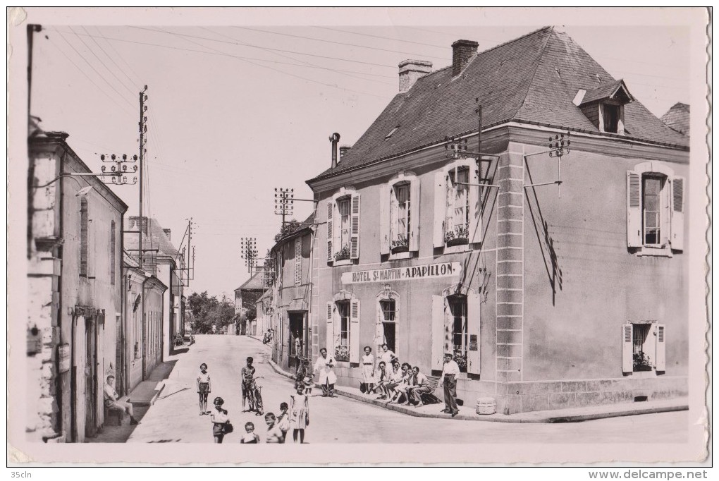 LOMBRON ( Sarthe ) Centre Du Bourg - Hôtel St MARTIN APAPILLON - Personnages Devant L'Hôtel ( Carte S. M. 9 X 14 ) - Autres & Non Classés