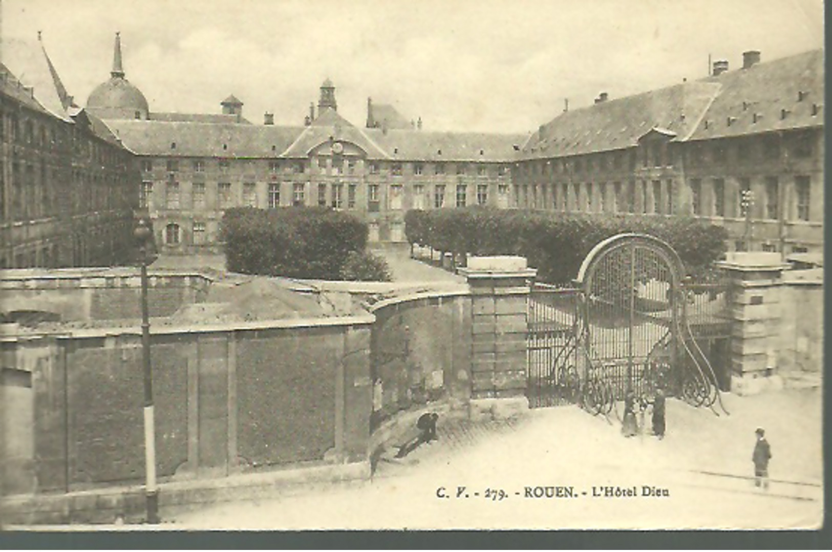 ROUEN....L HOTEL DIEU...HOPITAL...animée...légères Traces De Vieillissement...14 X 9 - Rouen