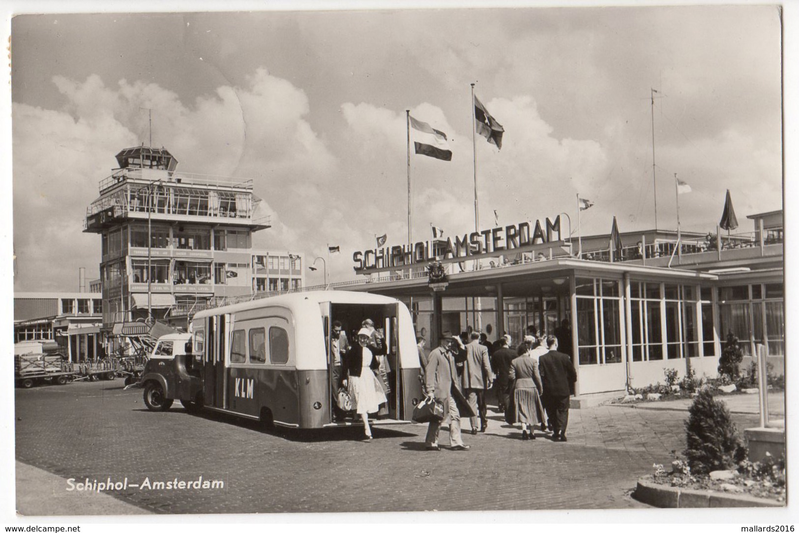 SCHIPHOL, AMSTERDAM ~ AN OLD PHOTO POSTCARD   (n15) - Amsterdam