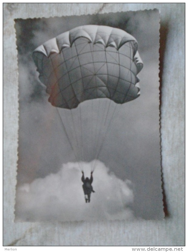 D142516 Fourth World Parachute  Jumping Championship  Bratislava Slovakia  1958 - Parachutisme