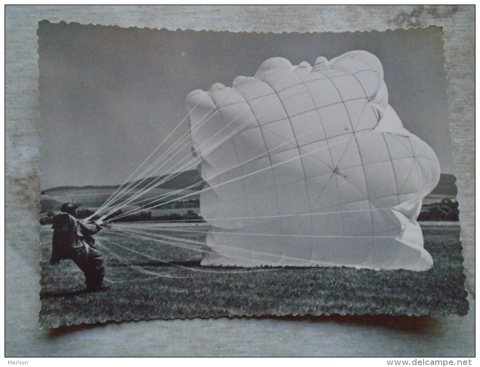 D142517 Fourth World Parachute  Jumping Championship  Bratislava Slovakia  1958 - Paracaidismo