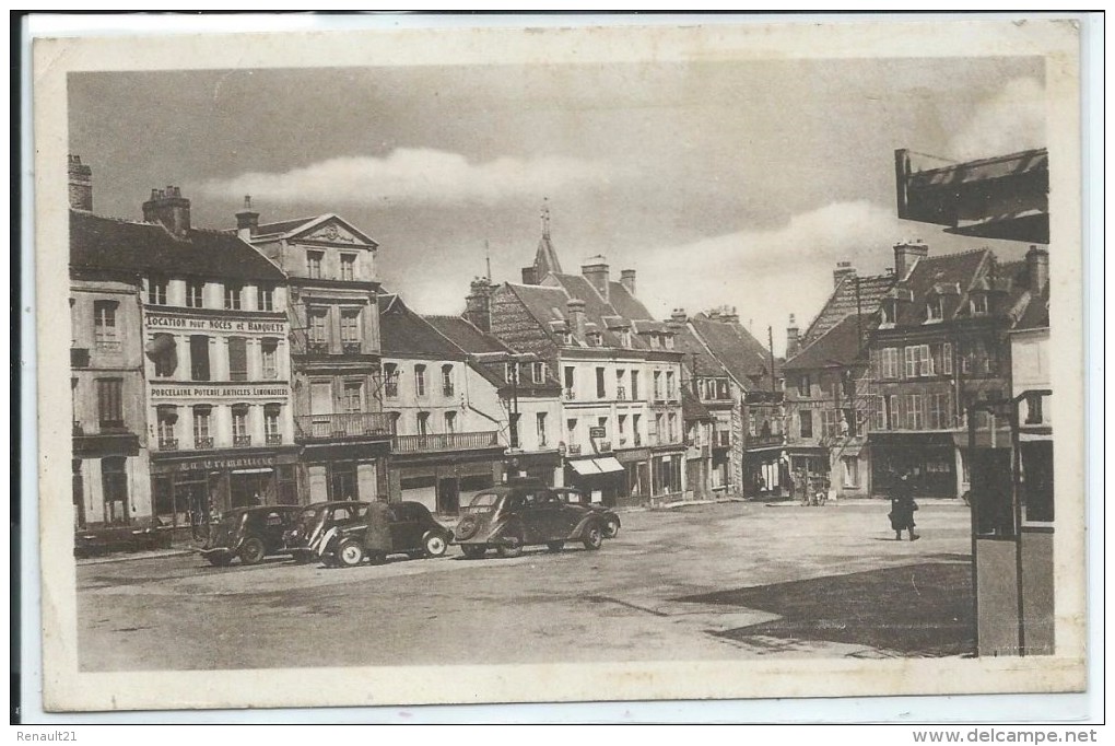 L'Aigle-Laigle-Place De La Halle Vers La Rue Saint-Jean-(Très Légère Corne D'angle Haut Et Bas à Gauche)-(SÉPIA) - L'Aigle