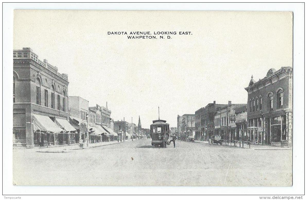 Wahpeton - Dakota Avenue, Looking East - Wahpeton