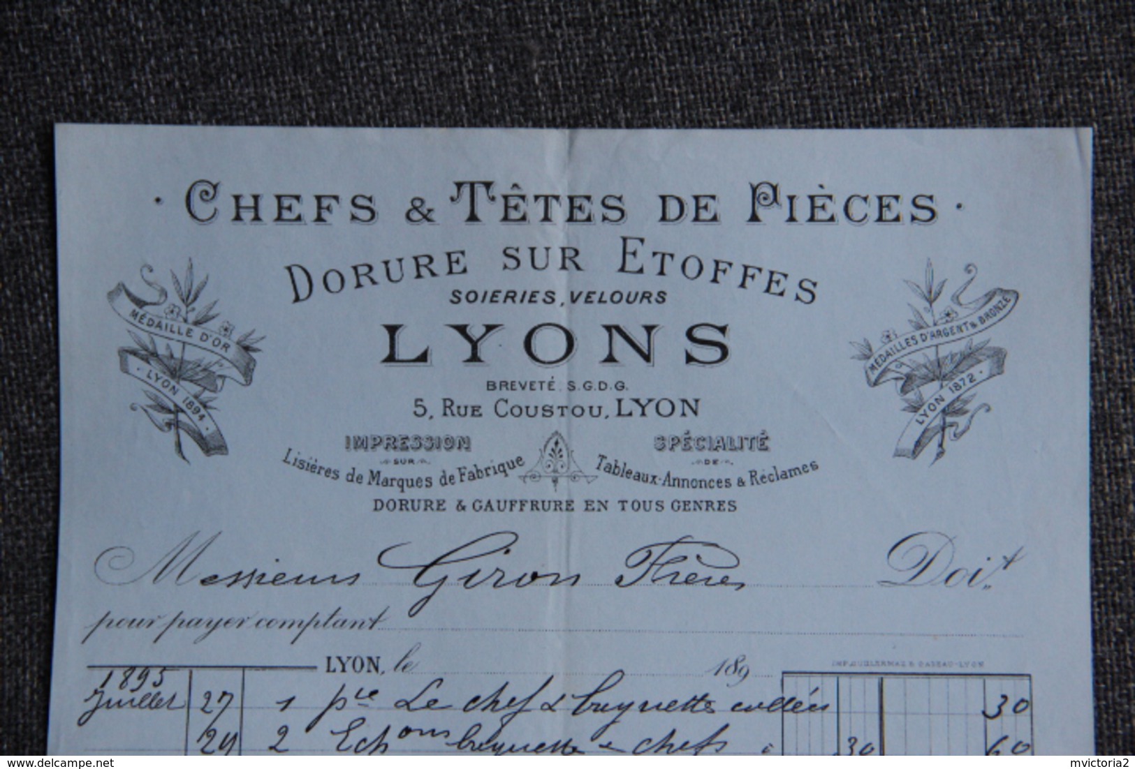 Facture Ancienne, LYON - Chefs Et Têtes De Pièces, Dorure Sur Etoffe ,LYONS. - 1800 – 1899