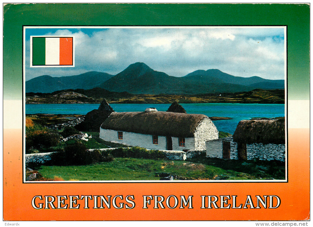 Cottages, Ireland Postcard Posted 1990 Stamp - Autres & Non Classés