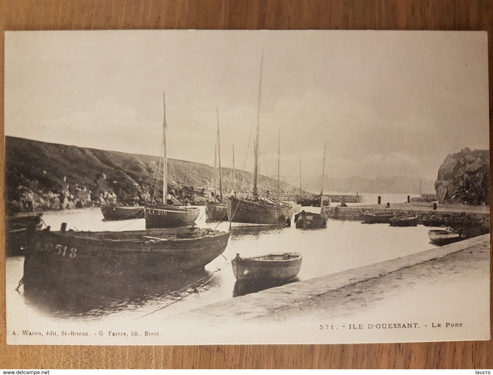 Île D'ouessant.le Port.précurseur Dos Non Divisé.édition Waron - Ouessant